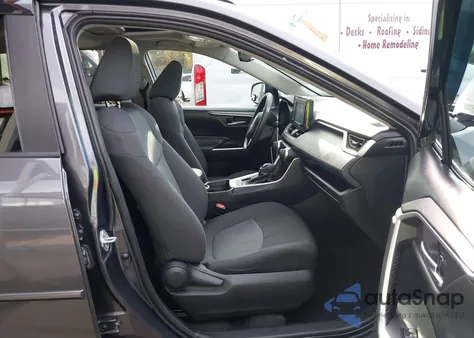 2021 Toyota Rav4 Xle z USA, uszkodzony, nr VIN 2T3P1RFV8MC182584